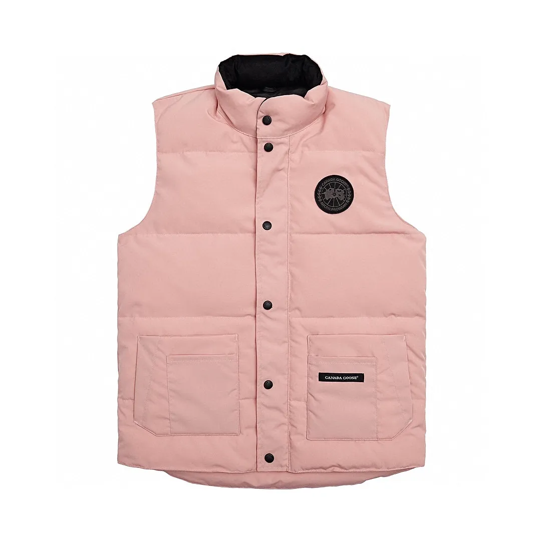 P360 Pink] Canada Goose Canada Goose #Freestyle Crew 4154M Men’s and Women’s Vest Down# ➖ Genuine synchronous anti-counterfeiting chip sensor! ➖ Imported Behringer embroidery machine to customize 10,000-needle embroidery logo! ➖ Imported 21-count polyester-cotton blended original fabric, using Feather-Light 10D waterproof coating fabric, made of 84.5% polyester fiber and 15.5% cotton, 100% the best feel in the entire network! ➖ The genuine official website uses the national standard 80 white duck down, and will never be misled by false claims such as 90 down or goose down! ➖ 100% nylon nylon lining with double double-layer sealing design to prevent velvet from running away. Top-grade polar fleece is used in the collar and pockets to keep warm and comfortable! ➖ Yoshida YKK provides original custom-made electroplated sliders. YKK two-way lockable zippers are tight and smooth and will not peel off paint! ➖ 3M composite original Velcro is durable, and all accessories and hardware are disassembled and customized! ⛔No slander, no exaggeration, no need for too much copywriting, because it is focused, it is professional!  SIZE: XS S M L [Attached: Size chart]